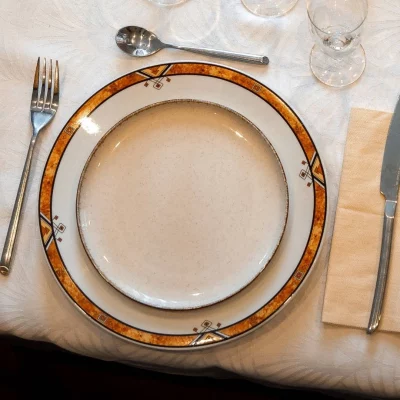 Assiettes rondes en porcelaine de Sarreguemines