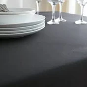 Nappe noire rectangulaire 140 X 250 cm 100 % Polyester